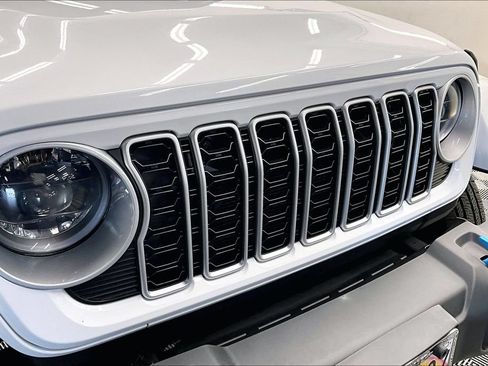 Used 2024 Jeep Wrangler Unlimited Sahara AWD/4WD image 29