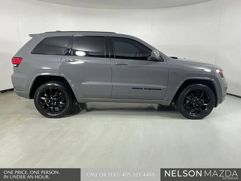 Used 2021 Jeep Grand Cherokee Laredo X AWD/4WD image 5