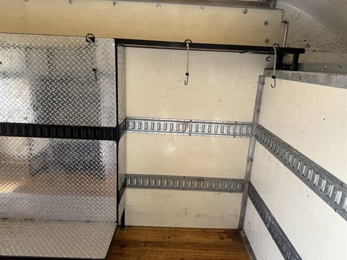 Used 2006 Ford E-350 and Econoline 350 Super Duty RWD image 32