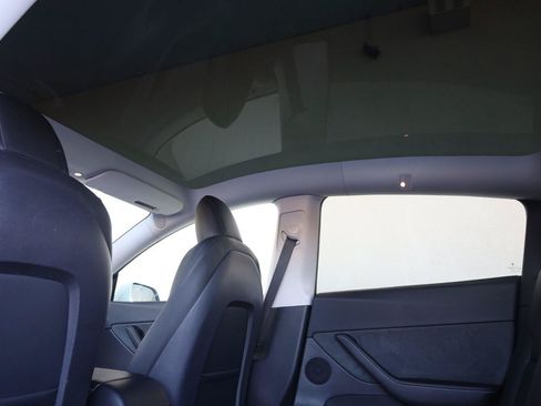Used 2022 Tesla Model Y Long Range AWD/4WD image 18