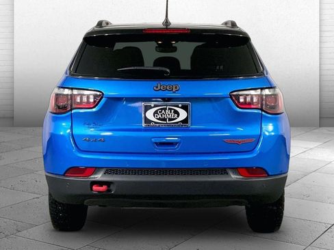 Used 2025 Jeep Compass Trailhawk AWD/4WD image 3