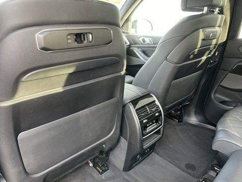 Certified 2024 BMW X7 xDrive40i w/ M Sport Package image 8