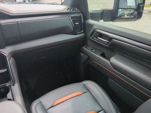 Used 2024 GMC Sierra 2500 AT4 w/ AT4 Premium Plus Package AWD/4WD image 16