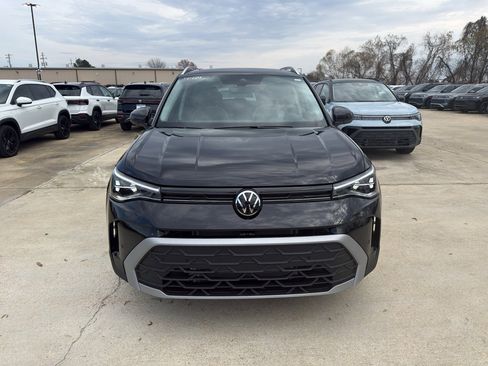 New 2026 Volkswagen Taos SE FWD image 2