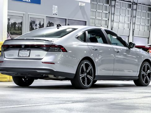Used 2024 Honda Accord Sport image 9