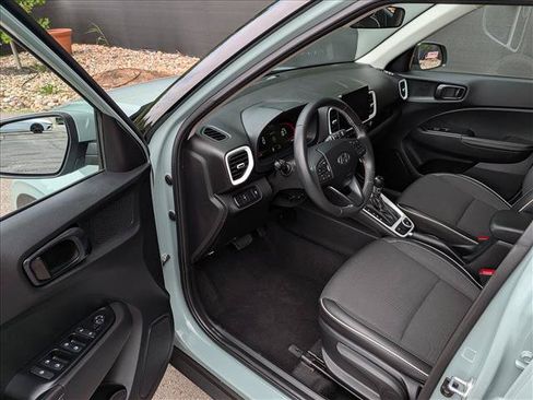 Certified 2025 Hyundai Venue Limited FWD image 21