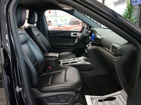Used 2020 Ford Explorer XLT w/ Equipment Group 202A AWD/4WD image 41