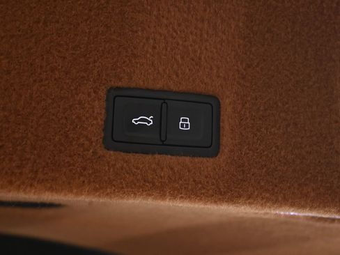 Used 2021 Lamborghini Urus AWD/4WD image 39