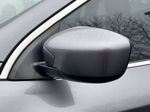 Used 2020 Nissan Rogue Sport S image 12