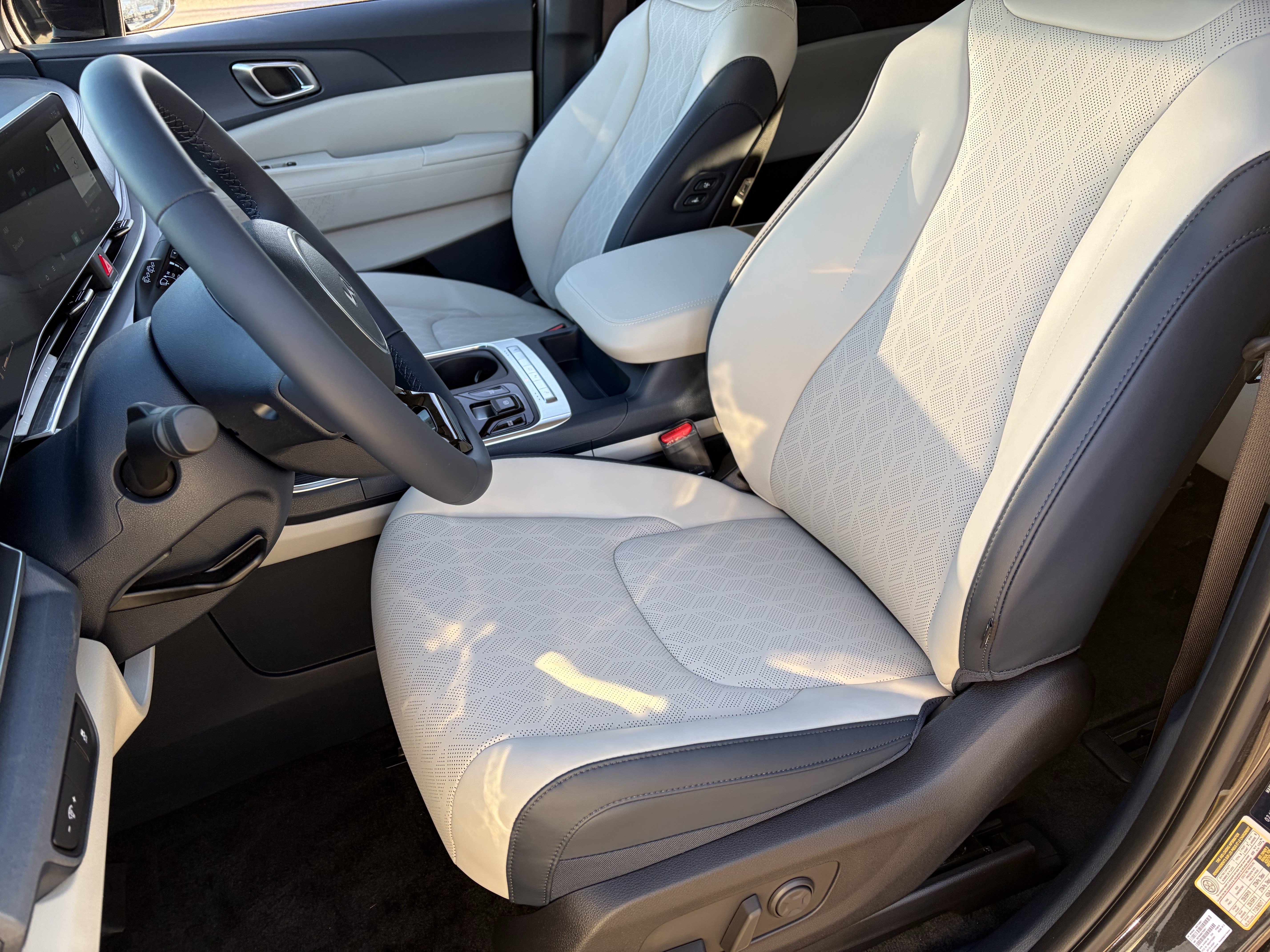 New 2026 Kia Carnival EX FWD image 18