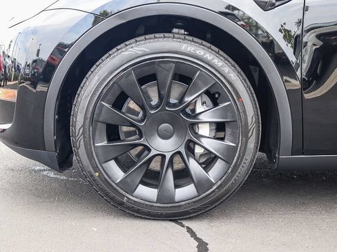 Used 2023 Tesla Model Y AWD image 11