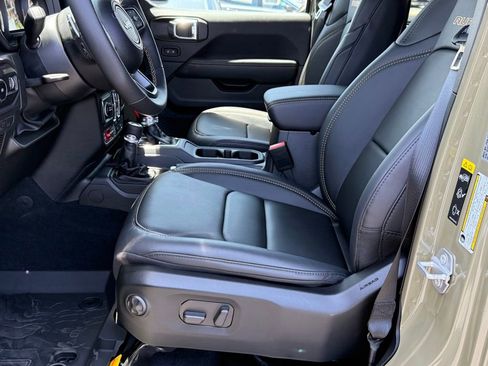 New 2025 Jeep Wrangler Unlimited Rubicon 392 image 13