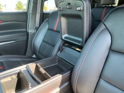Used 2025 Chevrolet Traverse RS AWD/4WD image 31
