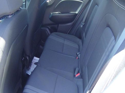 Used 2025 Hyundai Venue SEL FWD image 11