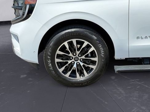 Used 2025 Ford Expedition Max Platinum AWD/4WD image 16