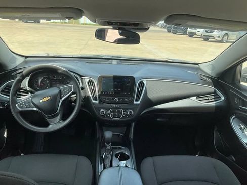 Used 2025 Chevrolet Malibu LT FWD image 4