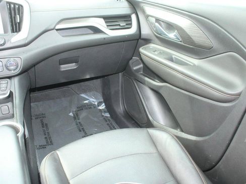 Used 2021 GMC Terrain SLT image 16