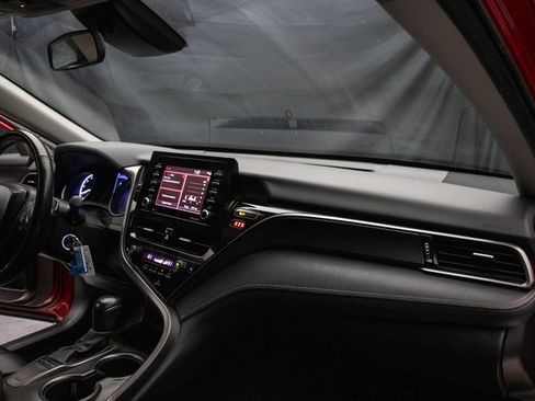 Used 2022 Toyota Camry SE image 15