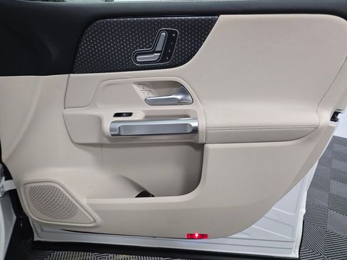 Certified 2025 Mercedes-Benz GLB 250 4MATIC image 25