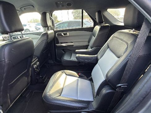 Used 2023 Ford Explorer XLT w/ Equipment Group 202A RWD image 11