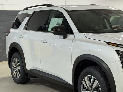 New 2026 Nissan Pathfinder SL image 4