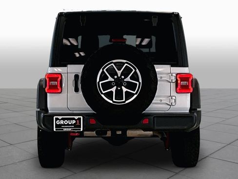 Used 2025 Jeep Wrangler Unlimited Rubicon AWD/4WD image 4