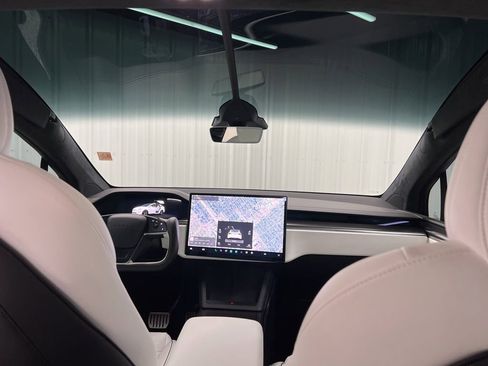 Used 2023 Tesla Model X Plaid image 18