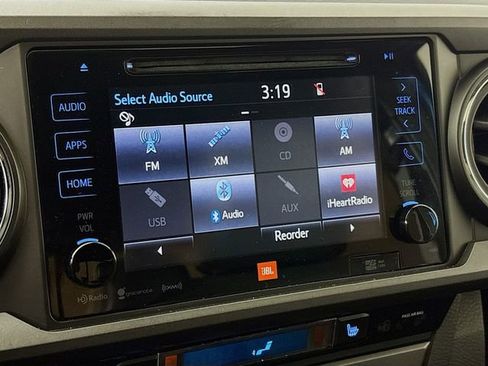 Used 2018 Toyota Tacoma TRD Sport image 17