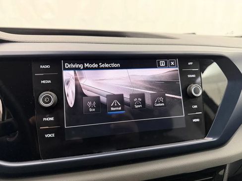 Used 2023 Volkswagen Taos SE AWD/4WD image 29