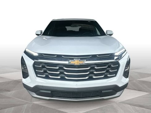 Used 2026 Chevrolet Equinox LT FWD image 3