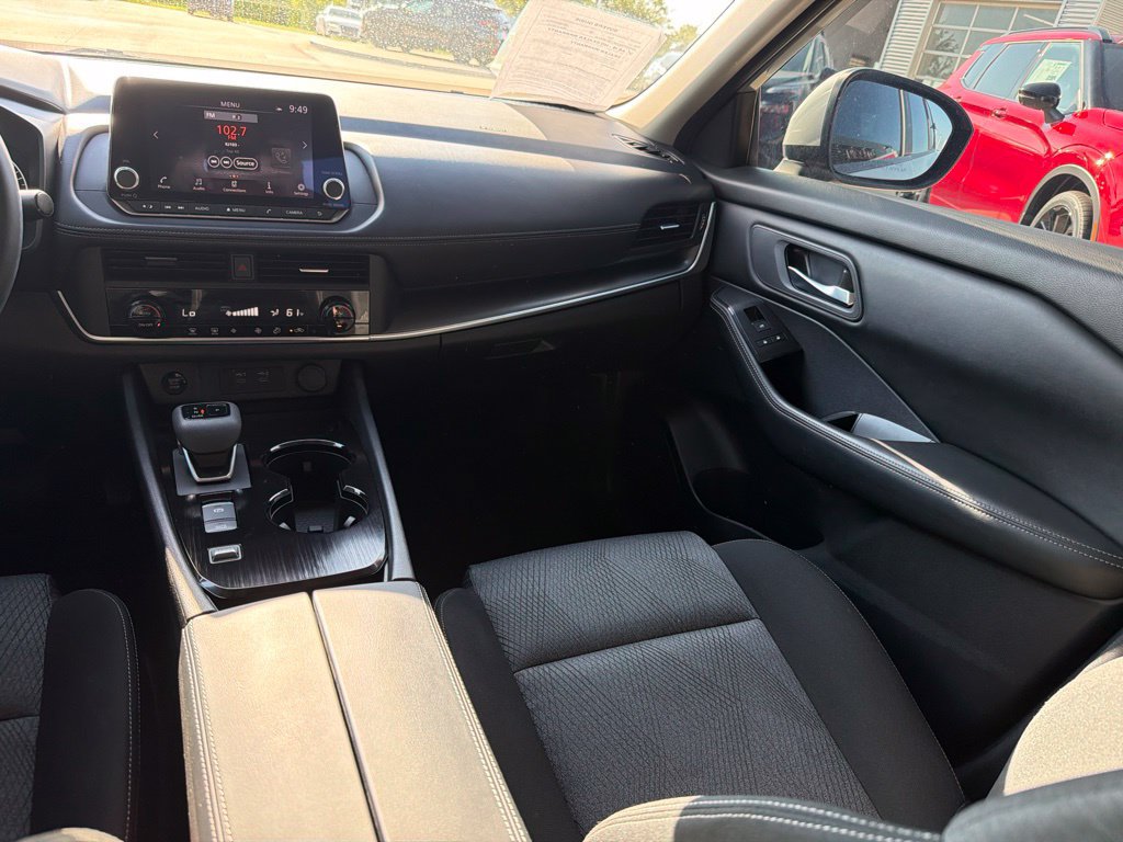 Used 2025 Nissan Rogue SV FWD image 18