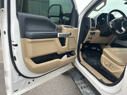 Used 2019 Ford F250 Lariat w/ Lariat Ultimate Package image 5