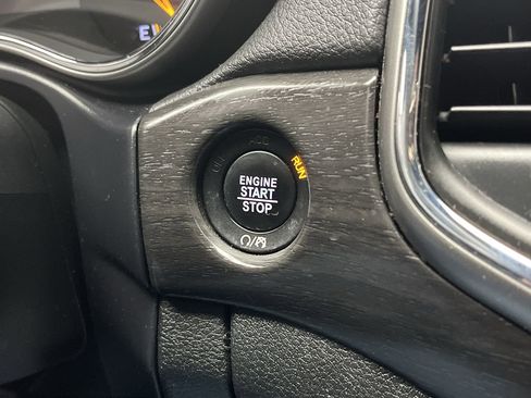 Used 2018 Jeep Grand Cherokee Altitude image 19