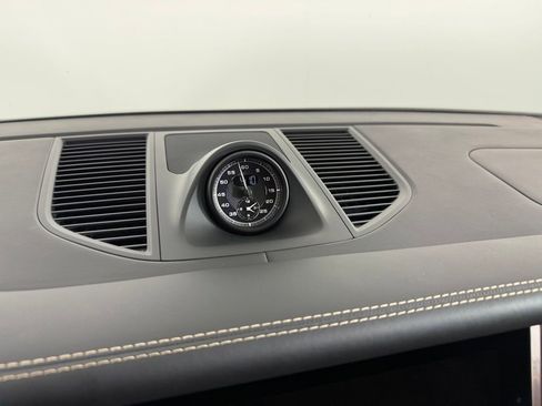 Certified 2026 Porsche Macan AWD/4WD image 24