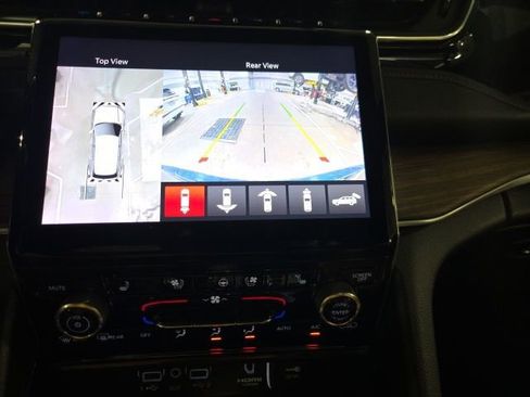 Used 2022 Jeep Grand Cherokee Summit w/ Luxury Tech Group V AWD/4WD image 16