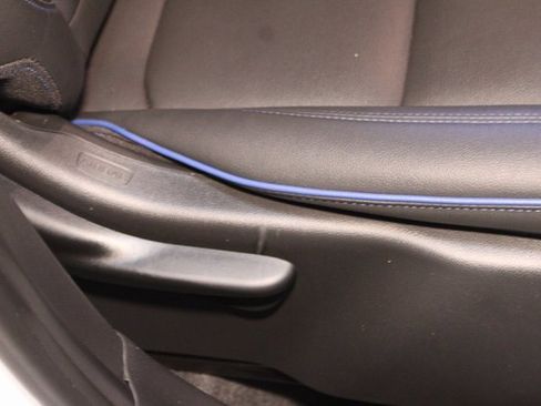 Used 2025 Buick Envista Sport Touring image 12