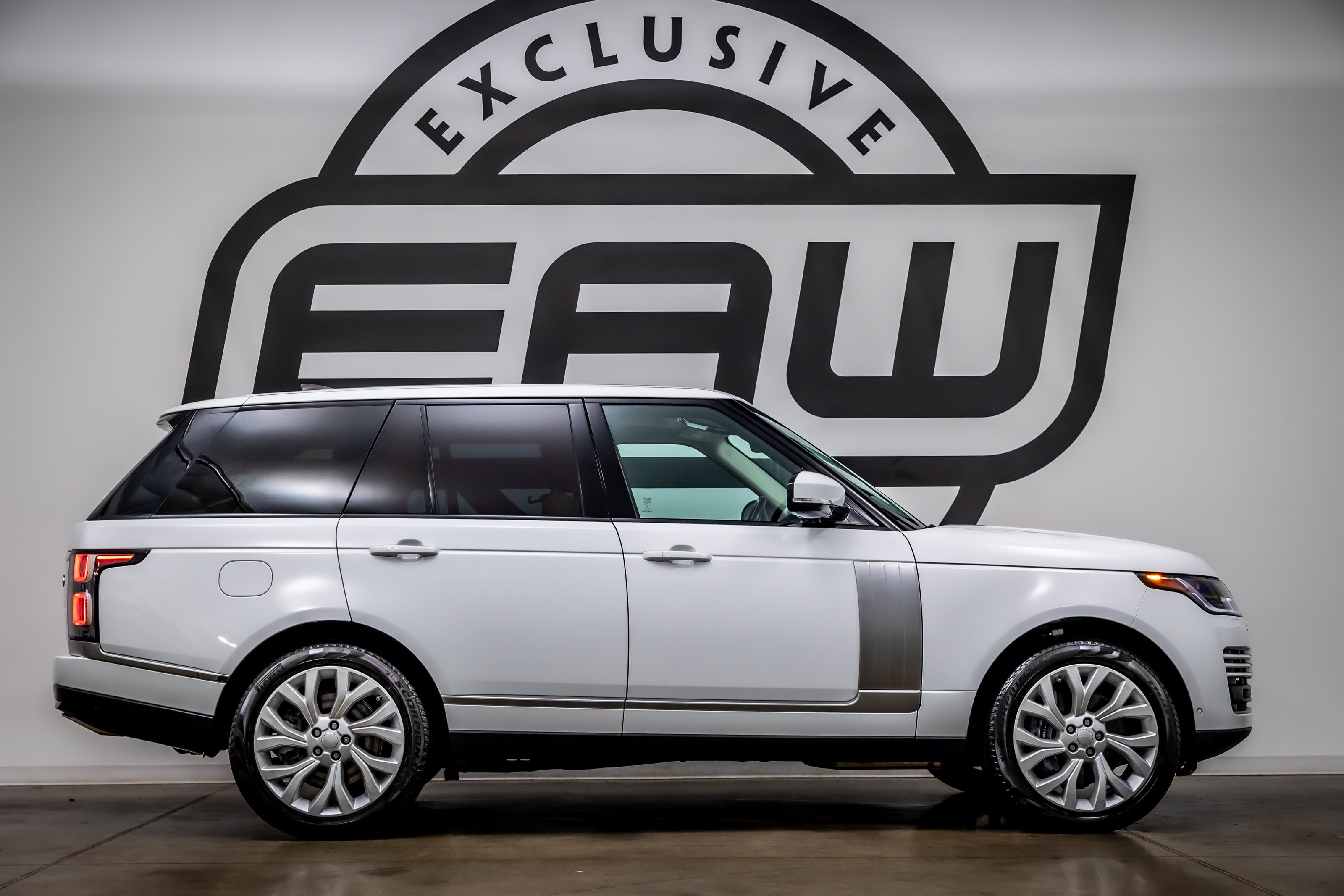 Used 2019 Land Rover Range Rover Supercharged AWD/4WD image 9
