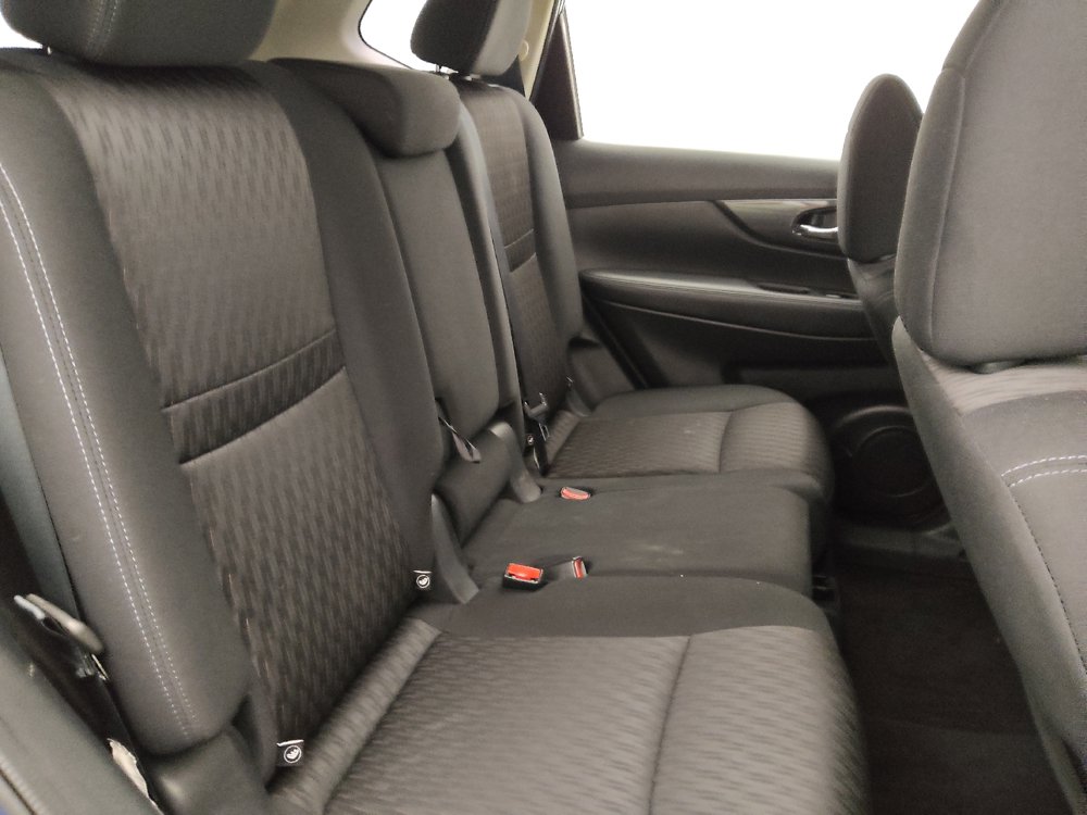 Used 2017 Nissan Rogue S FWD image 19