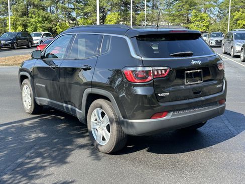 Used 2022 Jeep Compass Latitude FWD image 9
