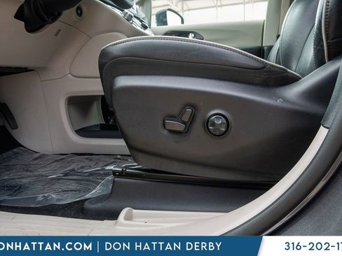 Used 2023 Chrysler Pacifica Limited image 52