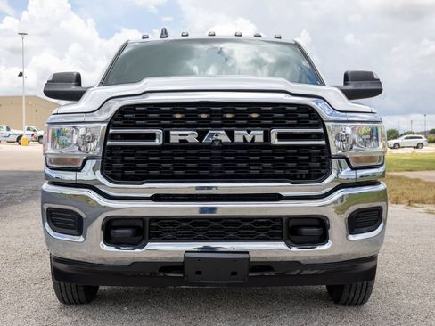 Used 2022 RAM 3500 Tradesman w/ Chrome Appearance Group AWD/4WD image 2