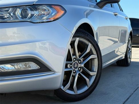 Used 2017 Ford Fusion SE w/ Equipment Group 201A image 2