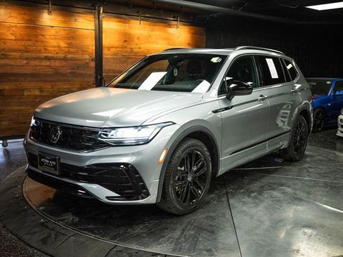 Used 2022 Volkswagen Tiguan SE R-Line image 2
