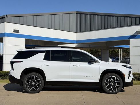 New 2026 Chevrolet Traverse High Country FWD image 3