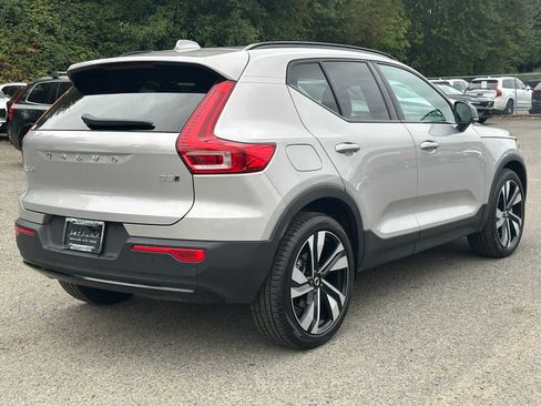 Used 2025 Volvo XC40 B5 Plus w/ Climate Package image 7