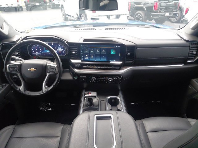 Used 2022 Chevrolet Silverado 1500 LTZ w/ LTZ Convenience Package II AWD/4WD image 16