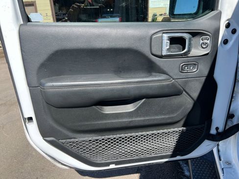 Used 2018 Jeep Wrangler Unlimited Sahara w/ Uconnect 4C Nav & Sound Group AWD/4WD image 19