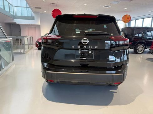 Used 2025 Nissan Rogue S image 36
