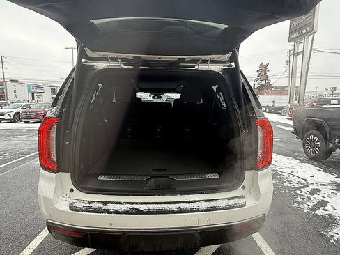 Used 2023 GMC Yukon XL AT4 image 5