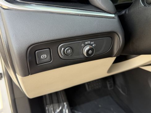 Used 2020 Buick Enclave Essence w/ Sound and Sites Package image 12